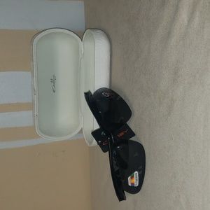 Oakley hard clamshell glasses case